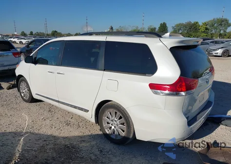 2011 Toyota Sienna Limited V6 z USA, uszkodzony, nr VIN 5TDYK3DC8BS013422